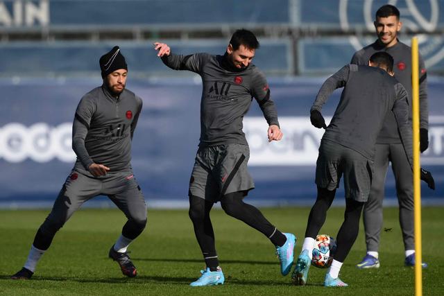 康宁汉姆20+10詹姆斯空砍三双 活塞险胜湖人