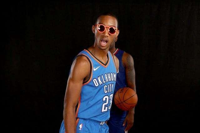 祝铭震28分胡金秋23分 广州大胜广厦35分